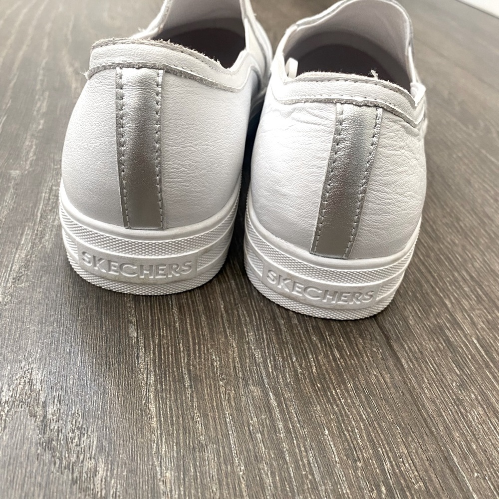 Sketchers memory foam tennis shoes